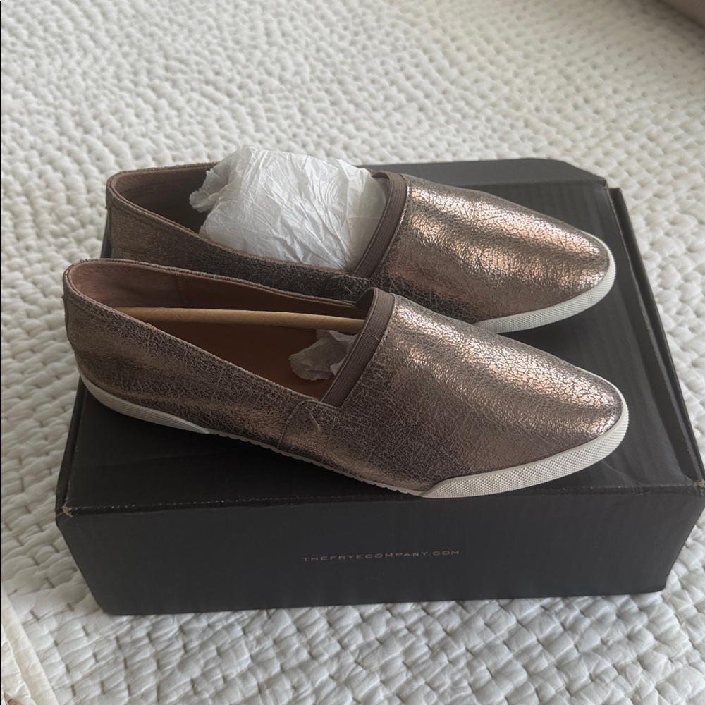 Frye Melanie Slip-On in Pewter - Picture 2 of 8